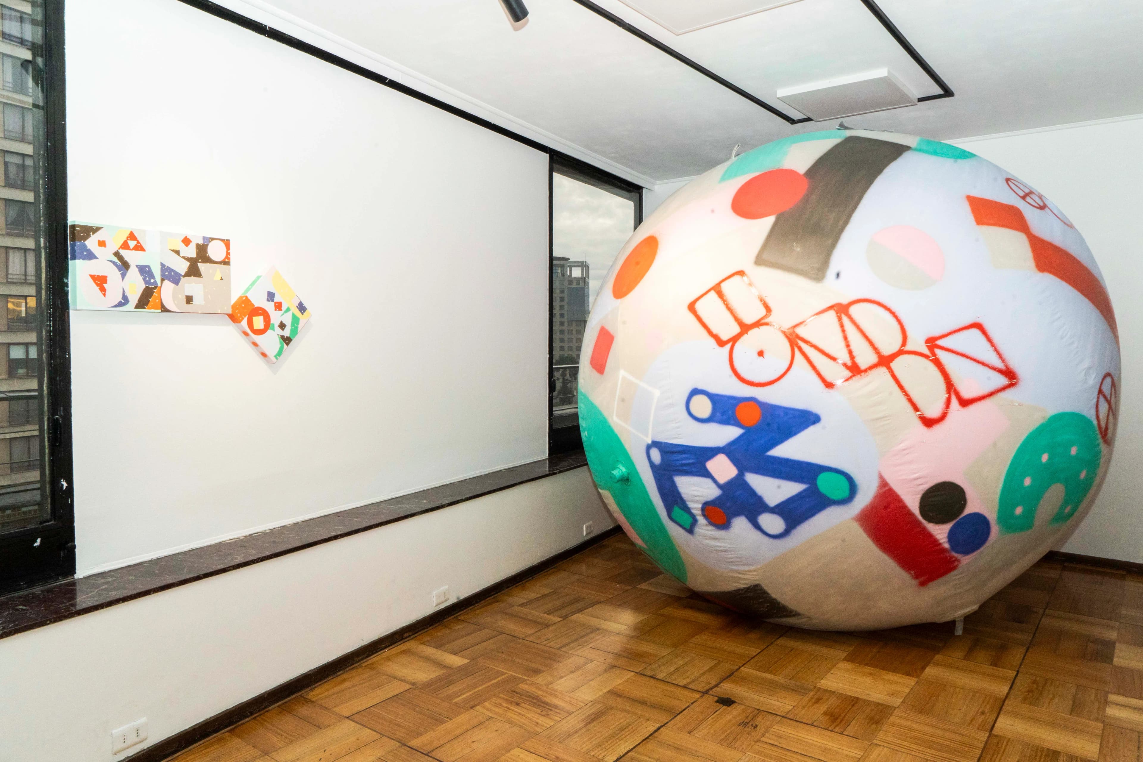 Big Bang: La propuesta expansiva de Tombo en Galería CIMA
